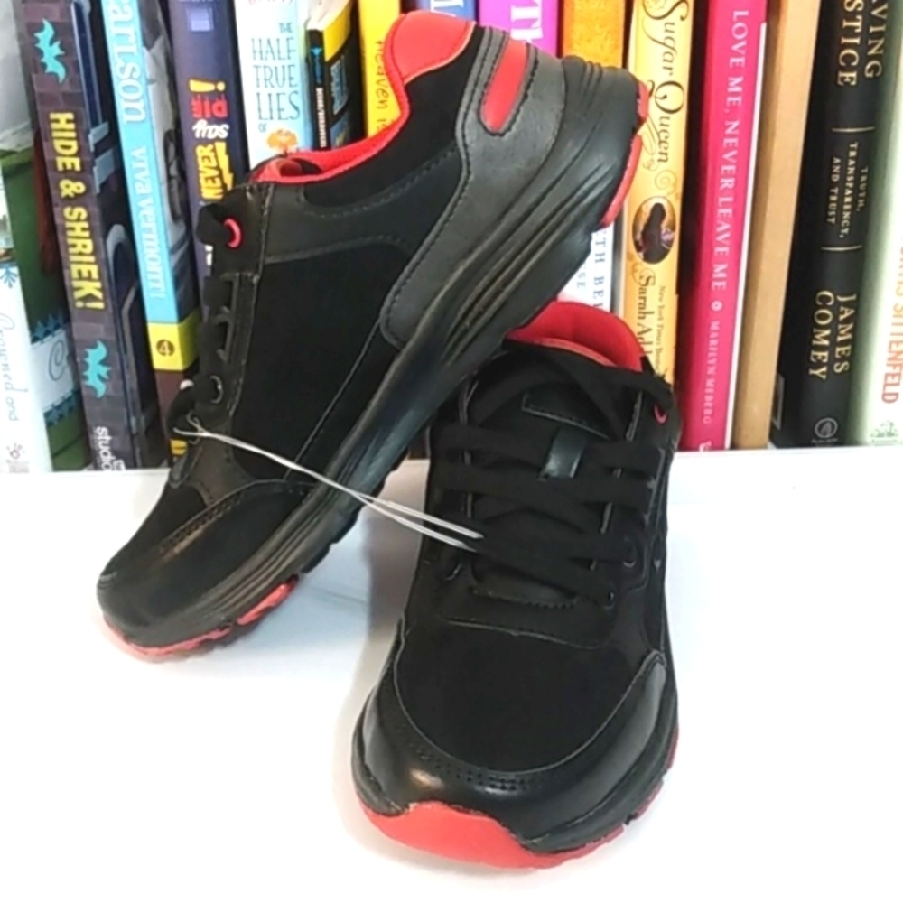 KENNETH COLE BLACK RED LACE UP LOW-TOP SNEAKERS SIZE 4 NWT
